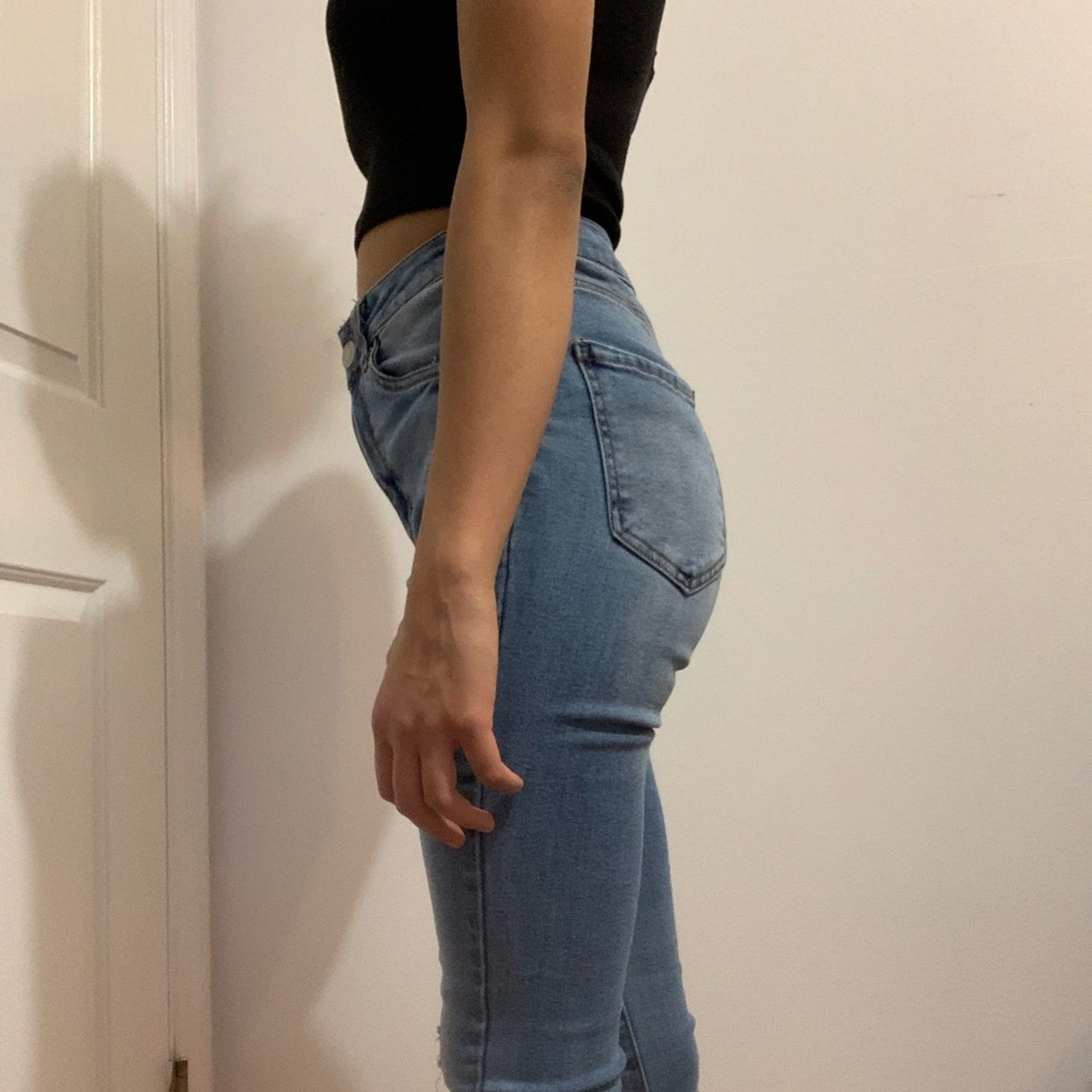 Light blue slightly distressed skinny jeans - Picture 4 of 5